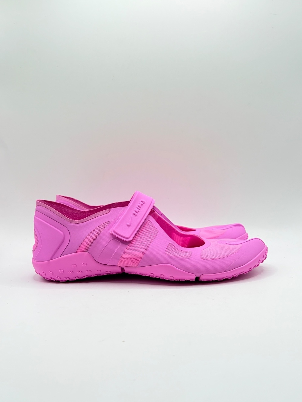 NikeSKIMS Rift Pink Split Toe Athletic Shoes Size 6.5 Womens